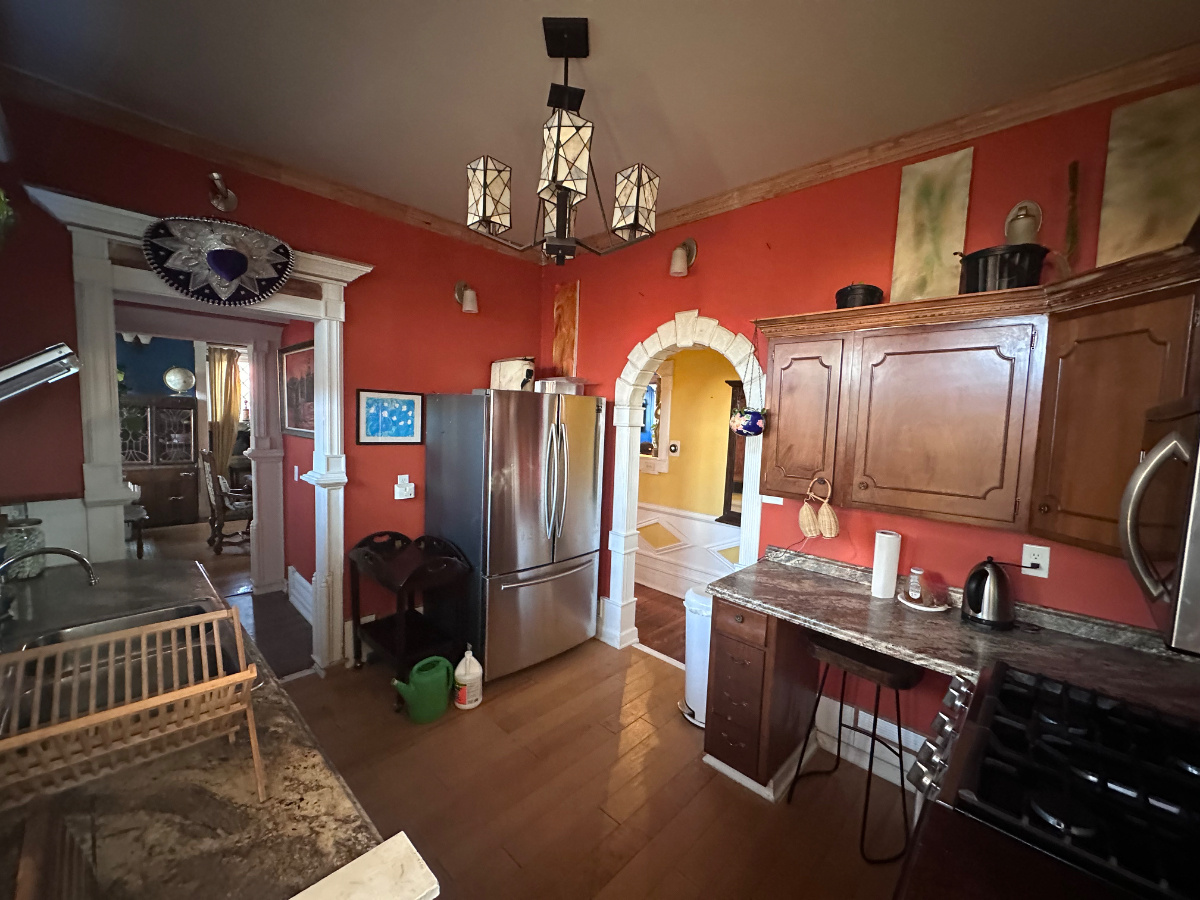 Indulge in downtown Charleston living. Serene private room with shared bath, in a stunningly renovat - Photo 6
