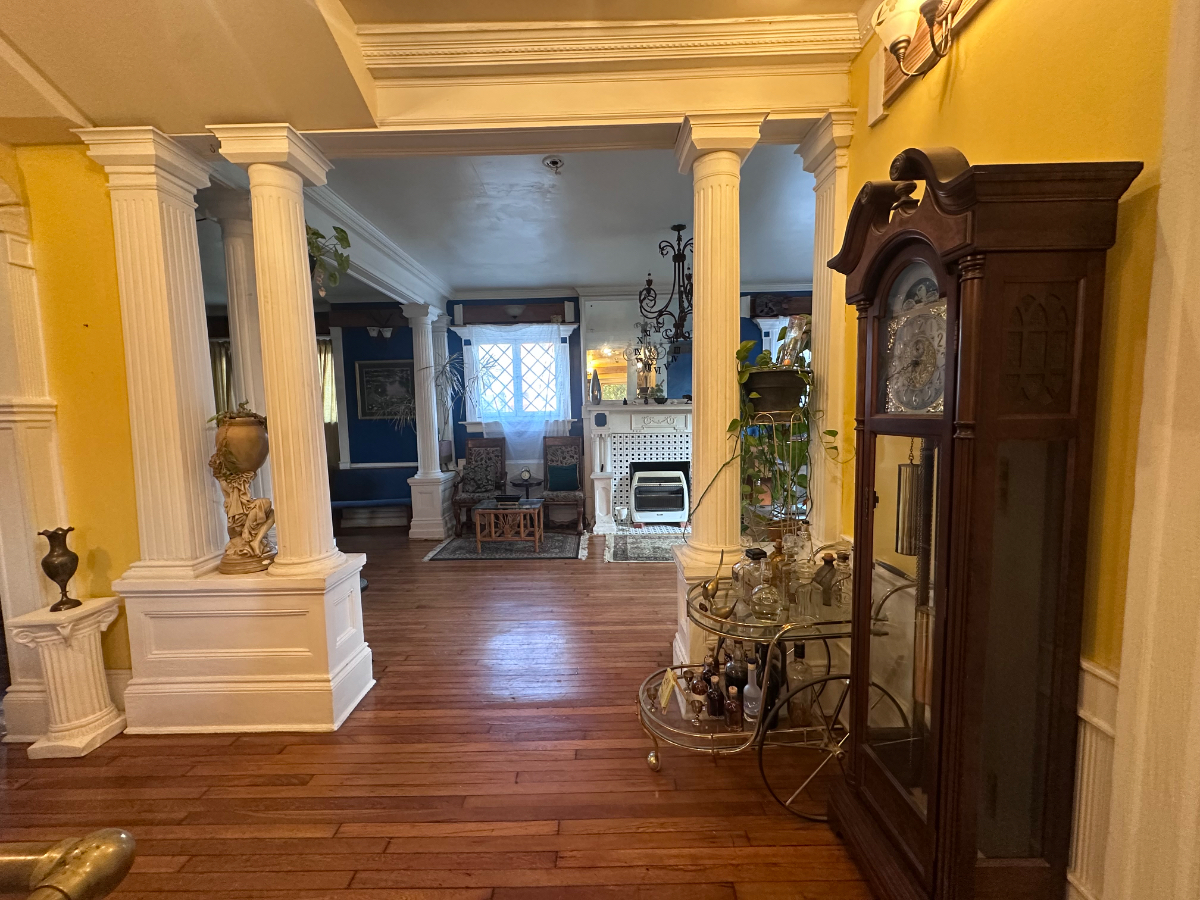 Indulge in downtown Charleston living. Serene private room with shared bath, in a stunningly renovat - Photo 2