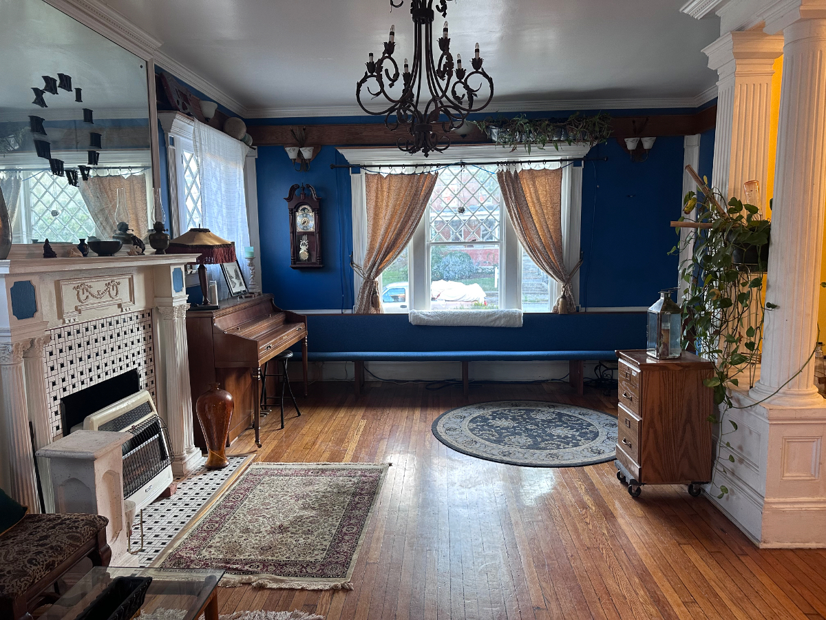 Indulge in downtown Charleston living. Serene private room with shared bath, in a stunningly renovat - Photo 3