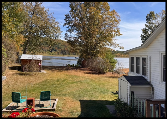 Lakehouse Bungalow - Photo 3