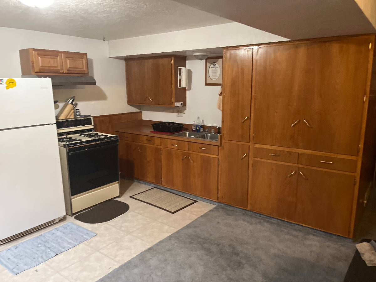 Very nice basement apartment great location for travelers - Photo 2