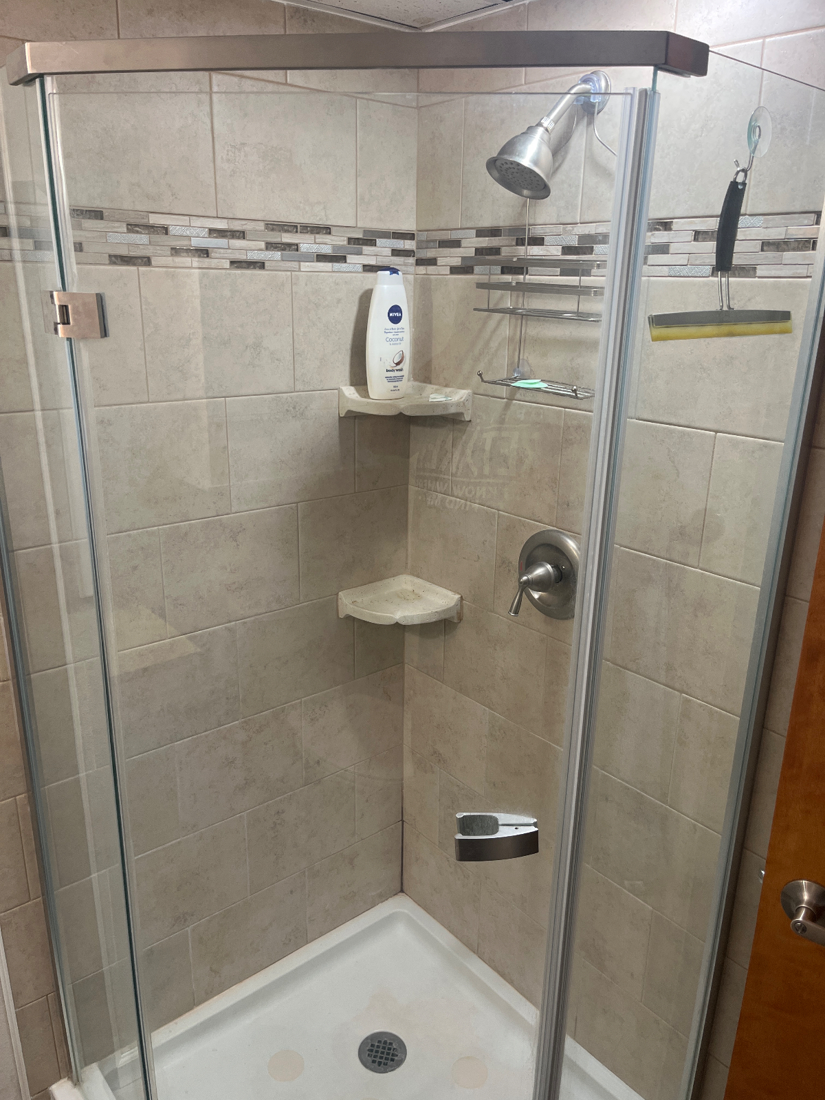 Very nice basement apartment great location for travelers - Photo 6