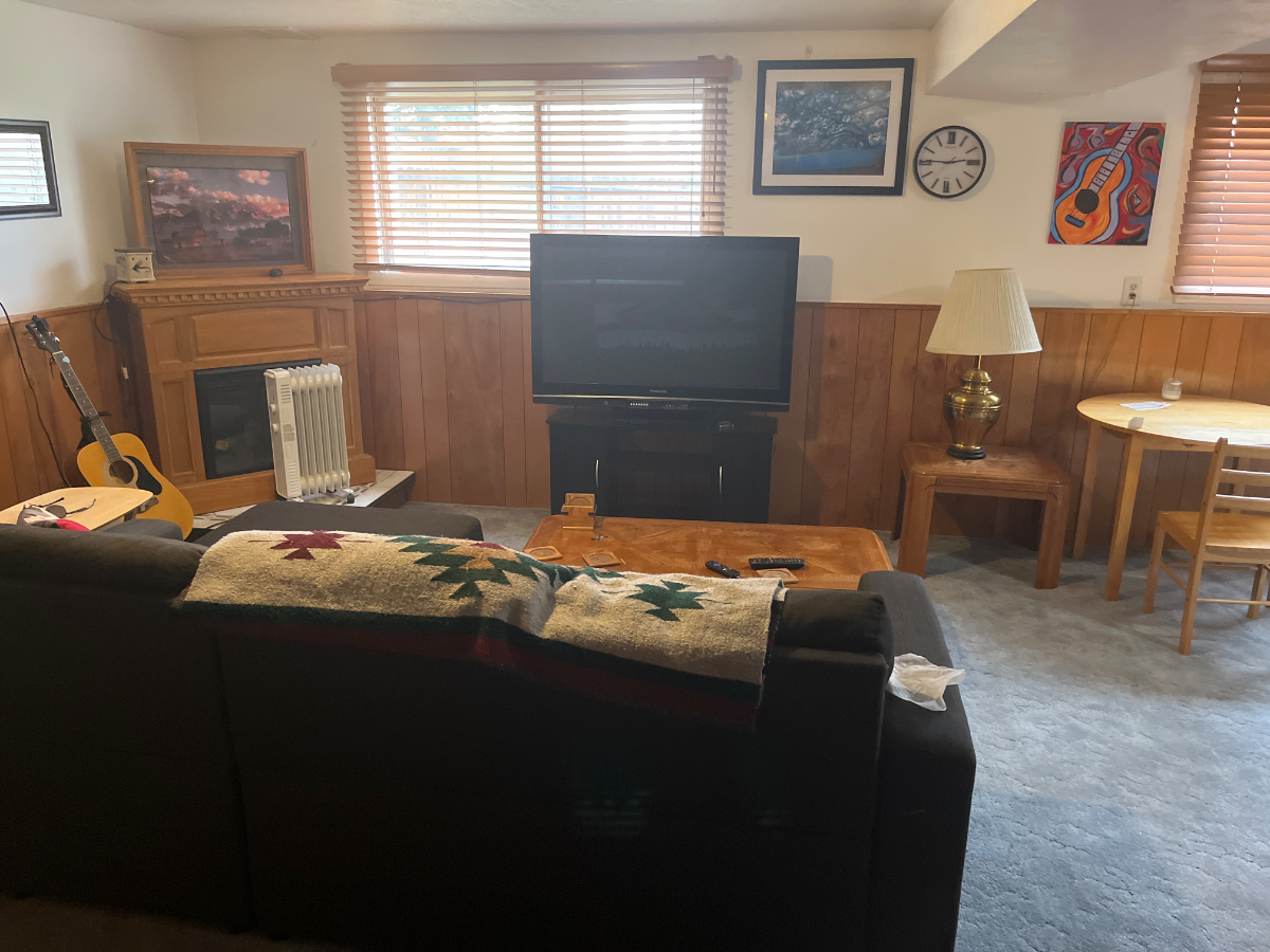 Very nice basement apartment great location for travelers - Photo 10
