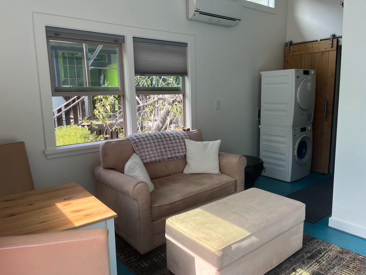 Renovated and Cozy ADU in a convenient location - Photo 2