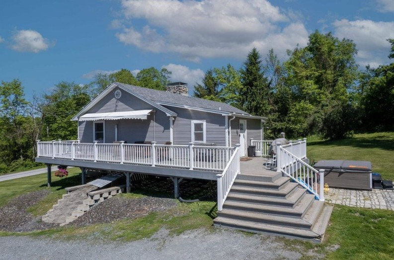 Spacious 4-Bed Home on 2 Acres with Trails, Deck, and Modern Kitchen. - Photo 1