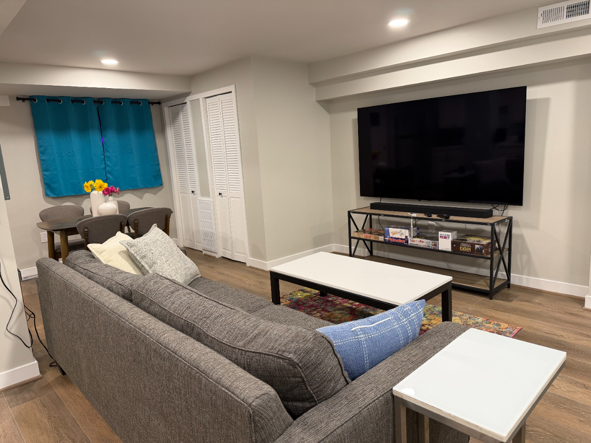 Large, newly remodeled studio in quite neighborhood close to many hospitals - Photo 5