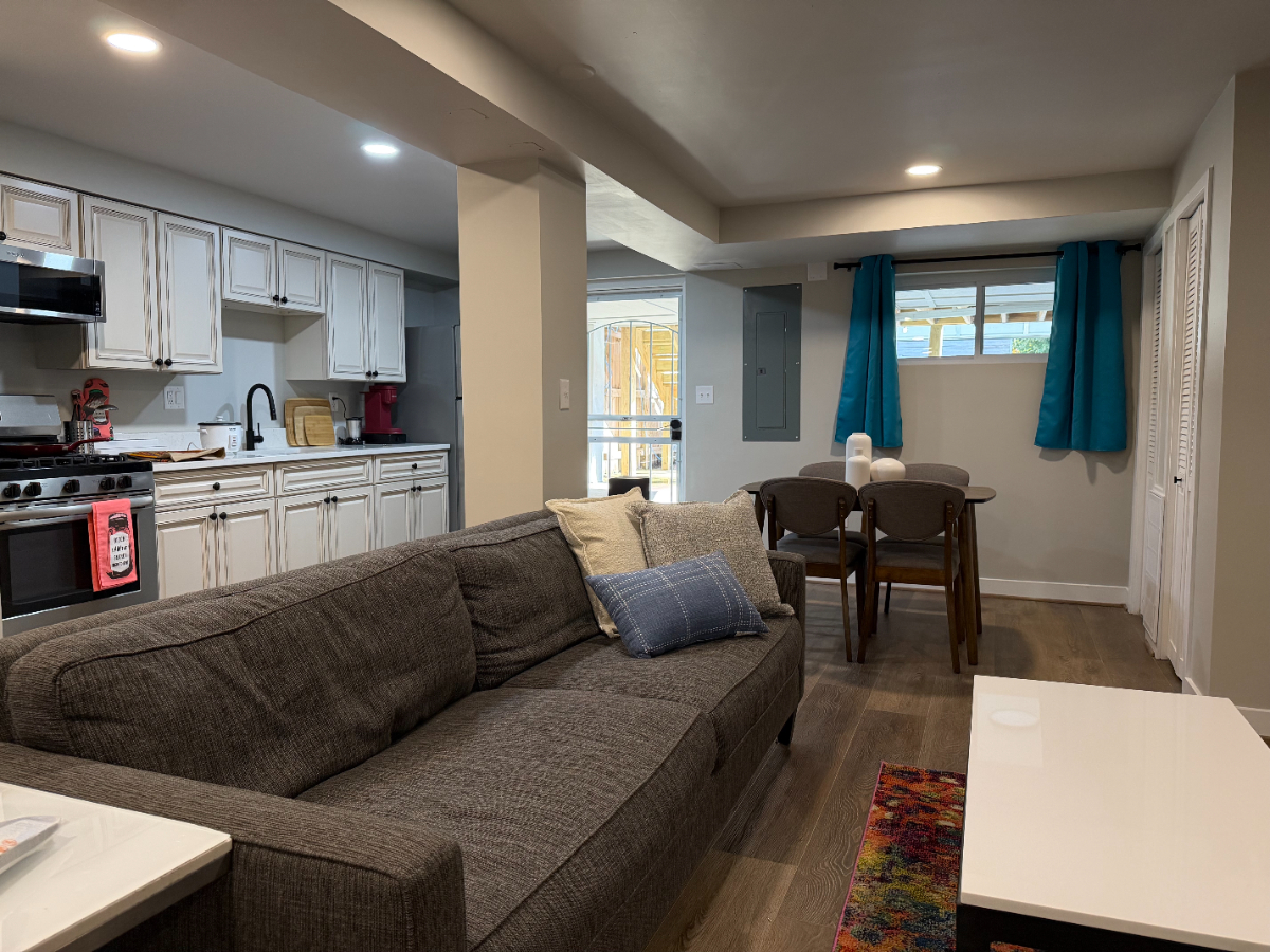 Large, newly remodeled studio in quite neighborhood close to many hospitals - Photo 8