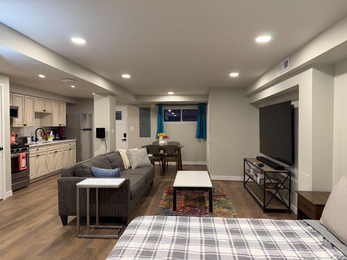 Large, newly remodeled studio in quite neighborhood close to many hospitals - Photo 6