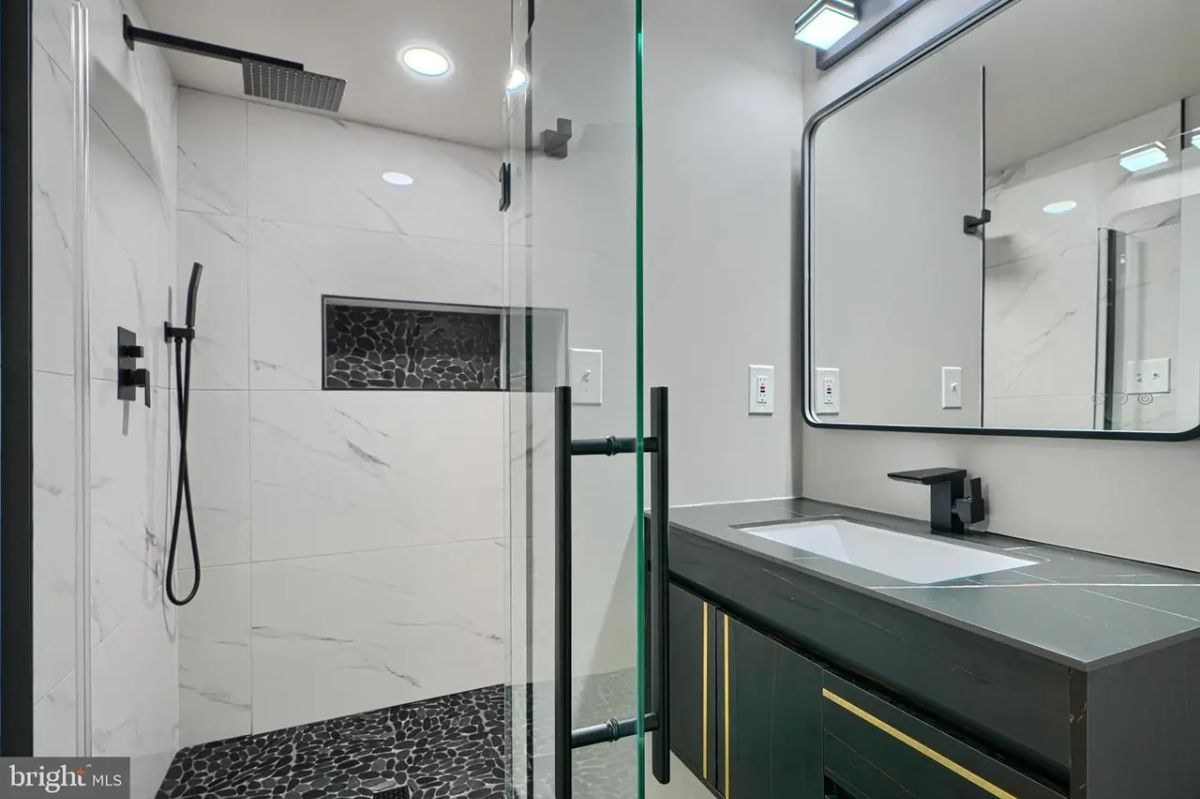 Large, newly remodeled studio in quite neighborhood close to many hospitals - Photo 10