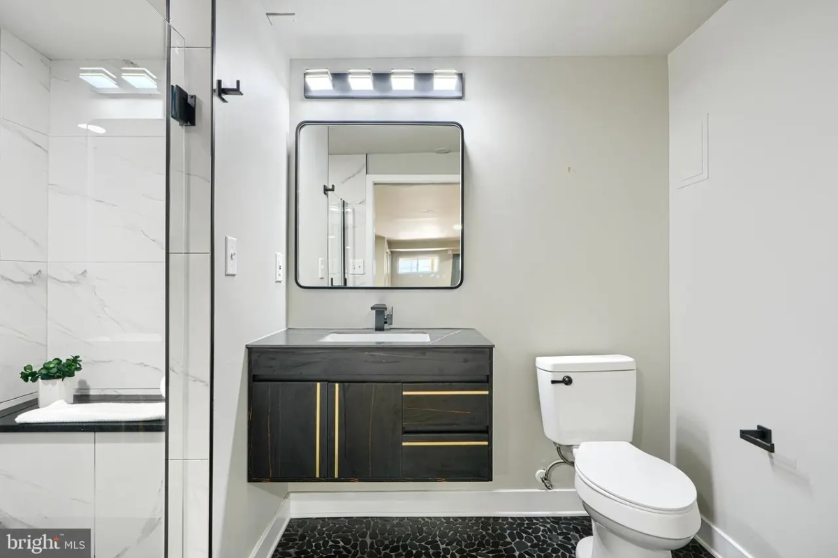 Large, newly remodeled studio in quite neighborhood close to many hospitals - Photo 9