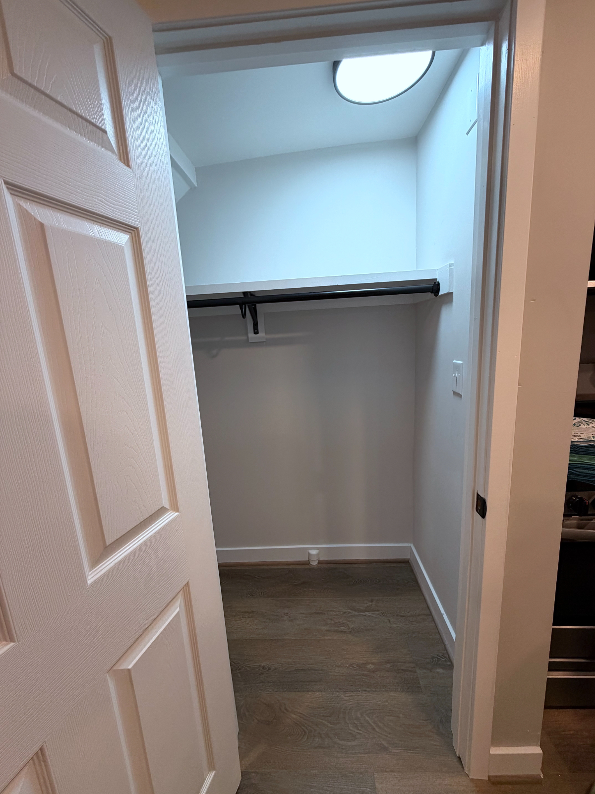 Large, newly remodeled studio in quite neighborhood close to many hospitals - Photo 11