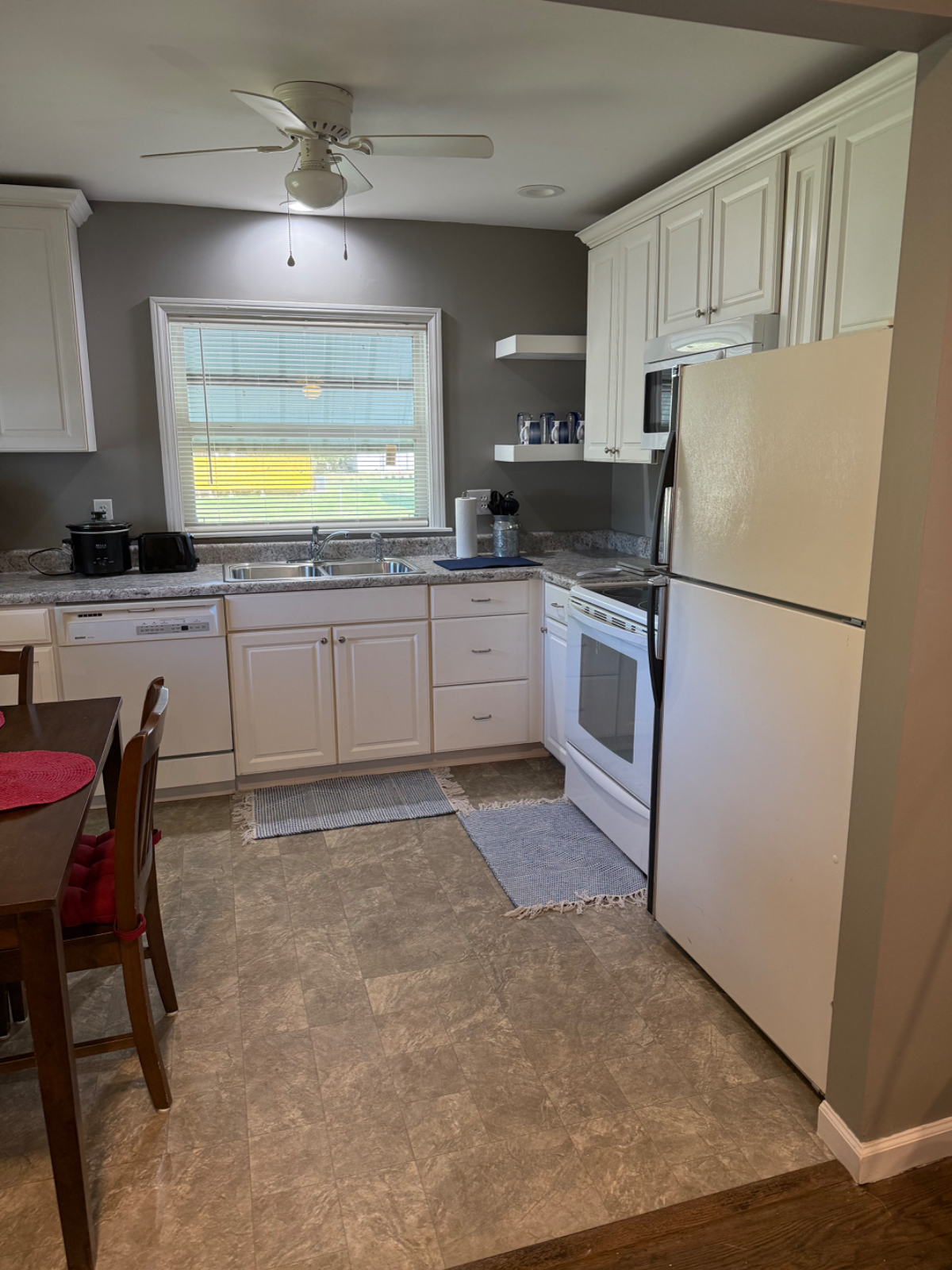 2 bedroom apartment -newly refurbushed and upgraded - private setting - Photo 11