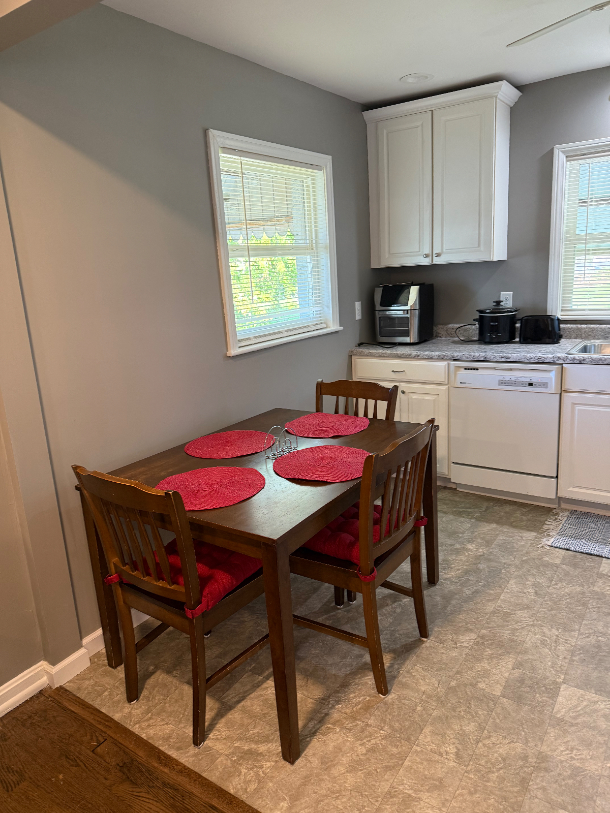 2 bedroom apartment -newly refurbushed and upgraded - private setting - Photo 12
