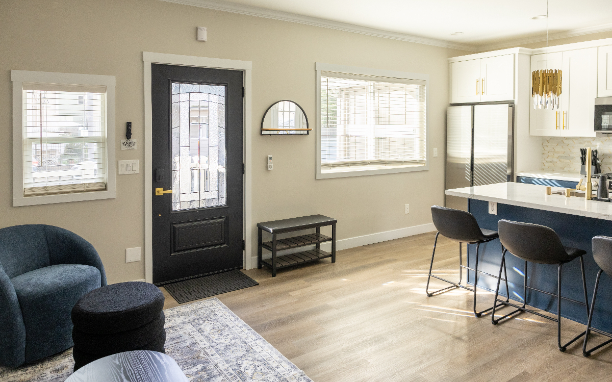 1br/1ba in Heart of Hillcrest - Newly renovated - Photo 2