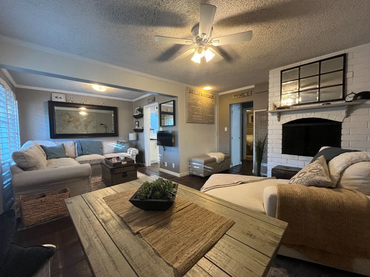 Venice Canals Frontage - Fully Furnished 2 Bed 1 bath - Photo 2