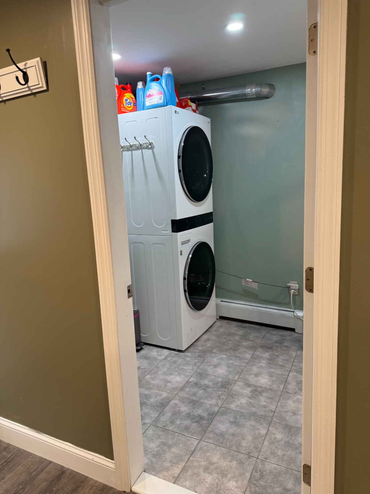 Newly Renovated 2BR Private  Basement/ utilities Included - Photo 9