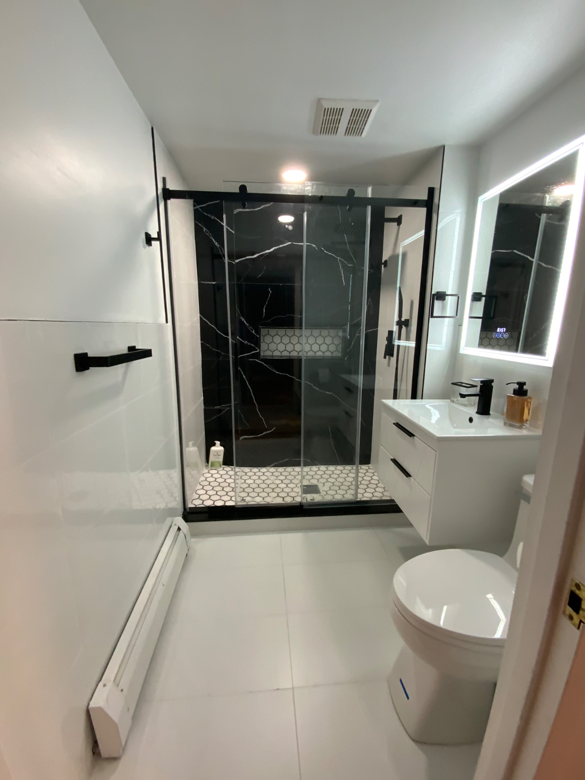 Premier Fully Furnished 1-Bedroom Executive... - Photo 8
