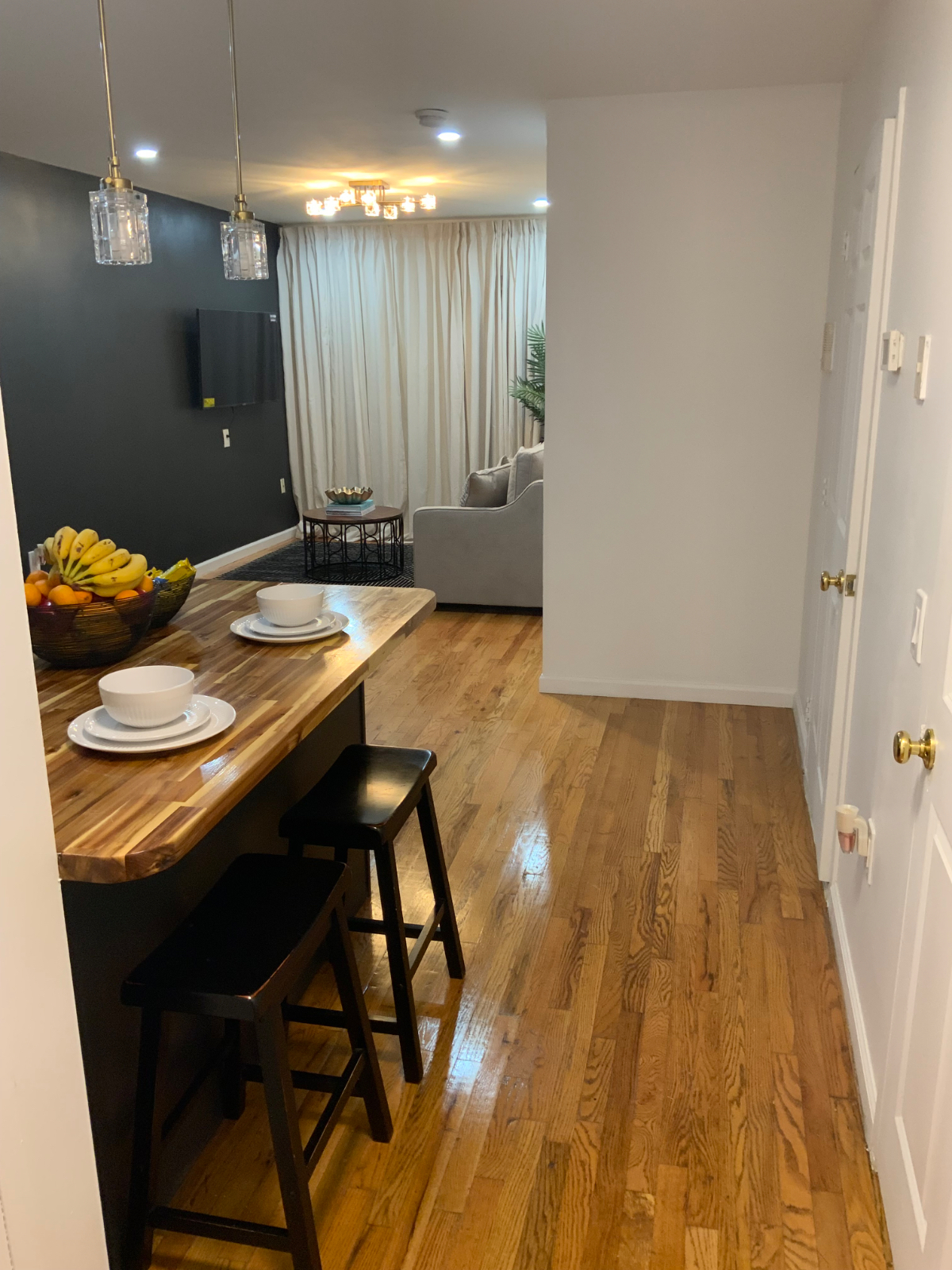 Premier Fully Furnished 1-Bedroom Executive... - Photo 2