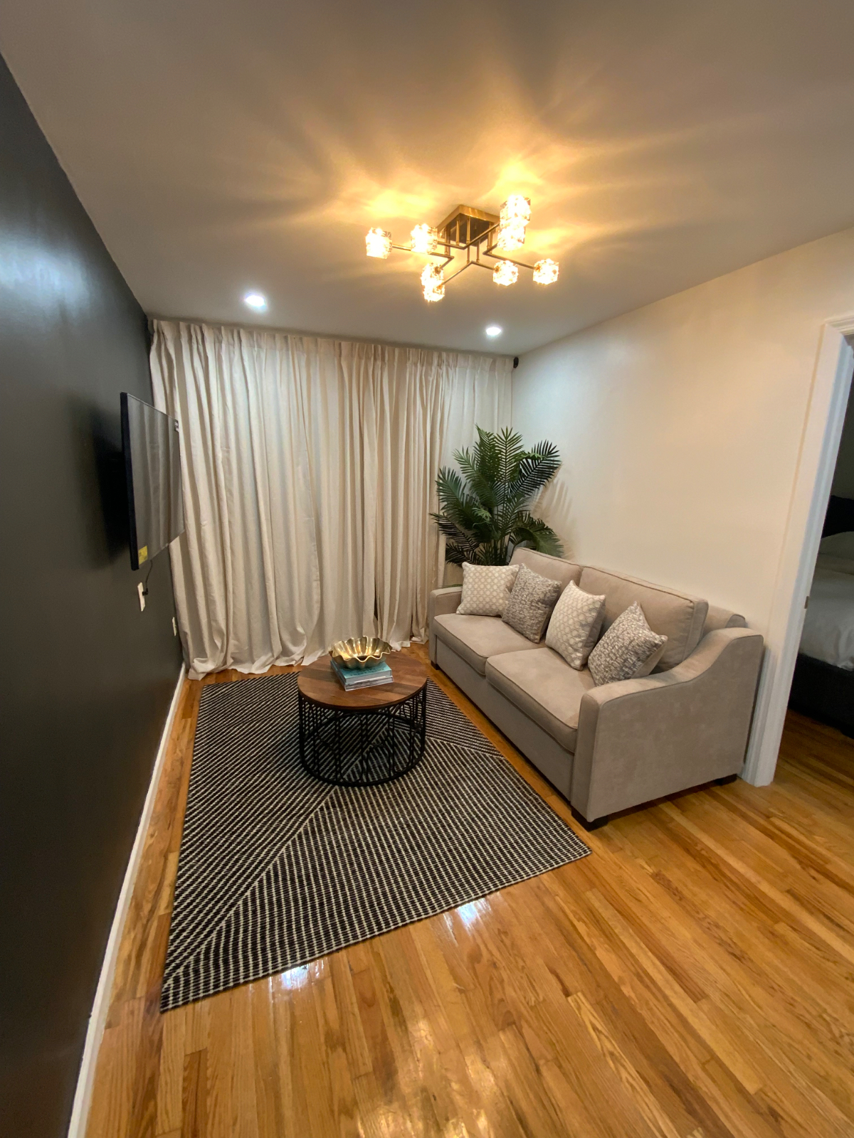 Premier Fully Furnished 1-Bedroom Executive... - Photo 1