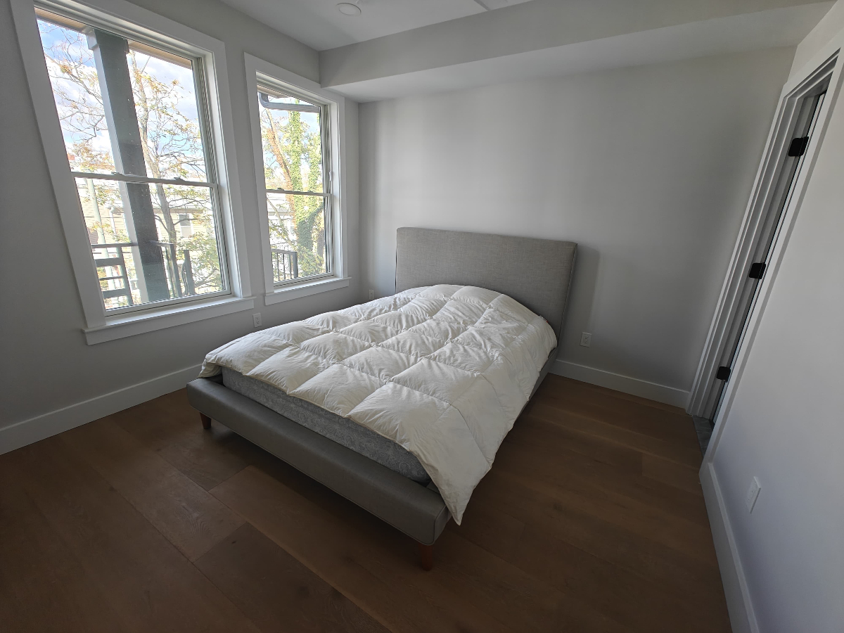 Chic New 4 Bed/4.5 Bath Duplex - Photo 5