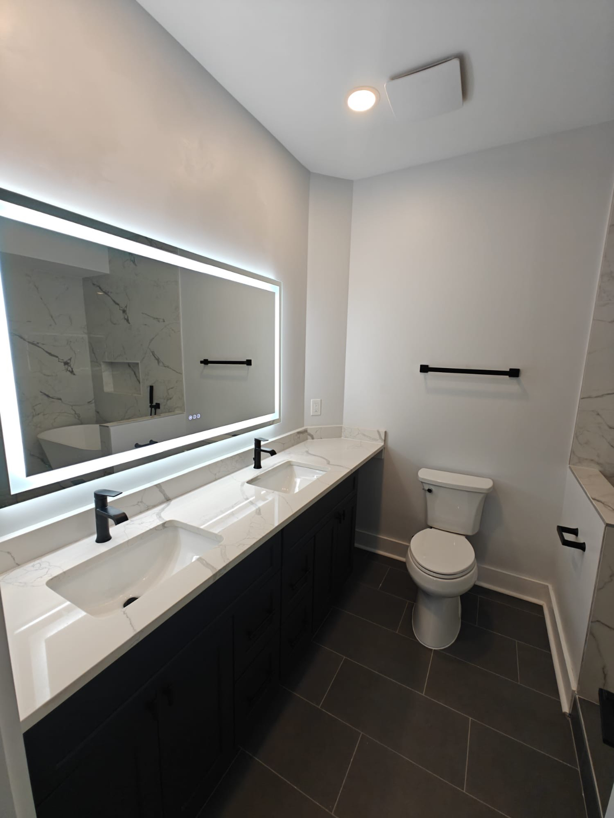 Chic New 4 Bed/4.5 Bath Duplex - Photo 6