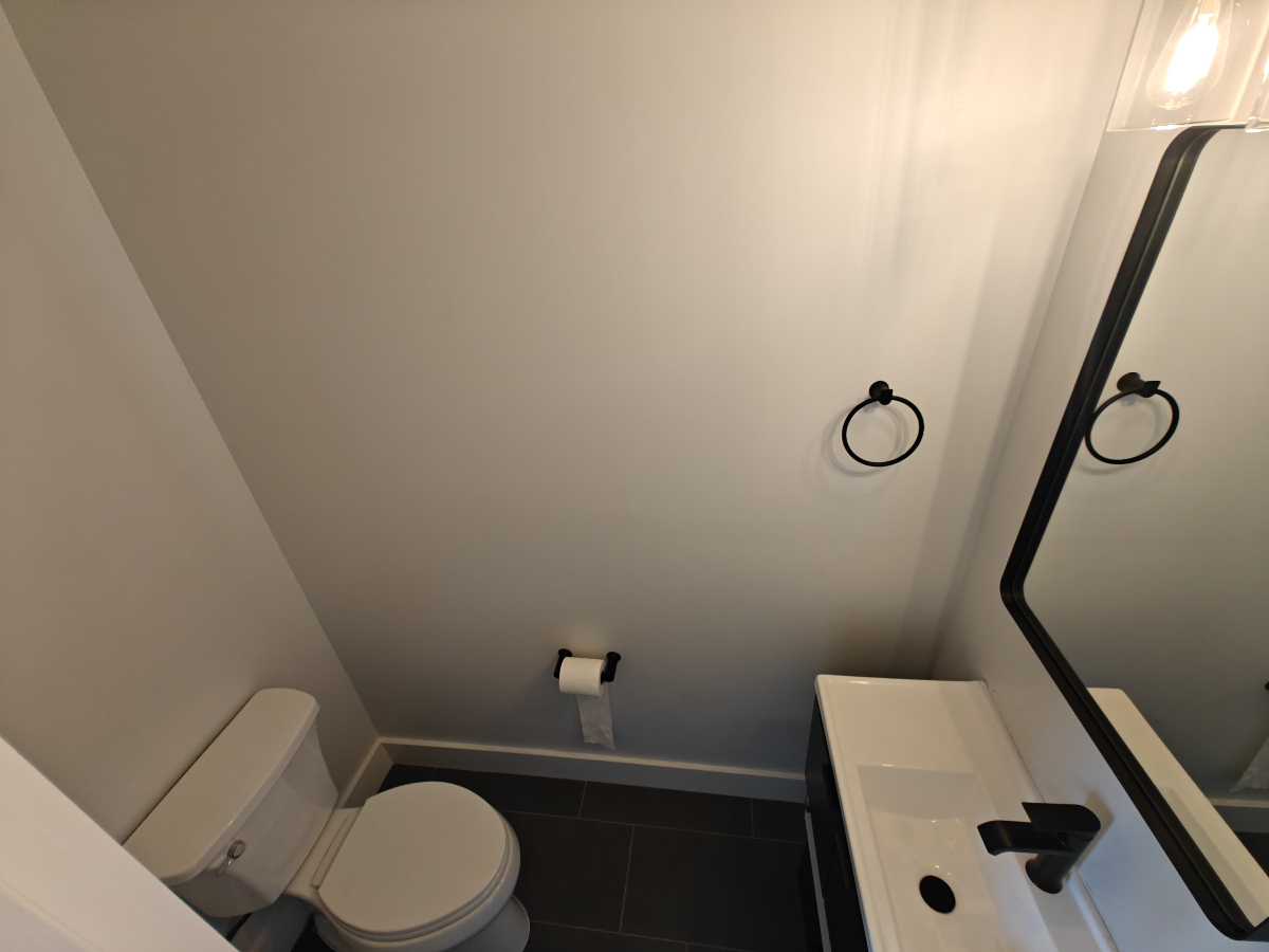 Chic New 4 Bed/4.5 Bath Duplex - Photo 8