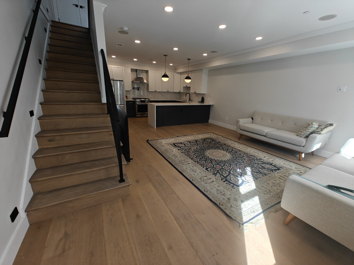 Chic New 4 Bed/4.5 Bath Duplex - Photo 1