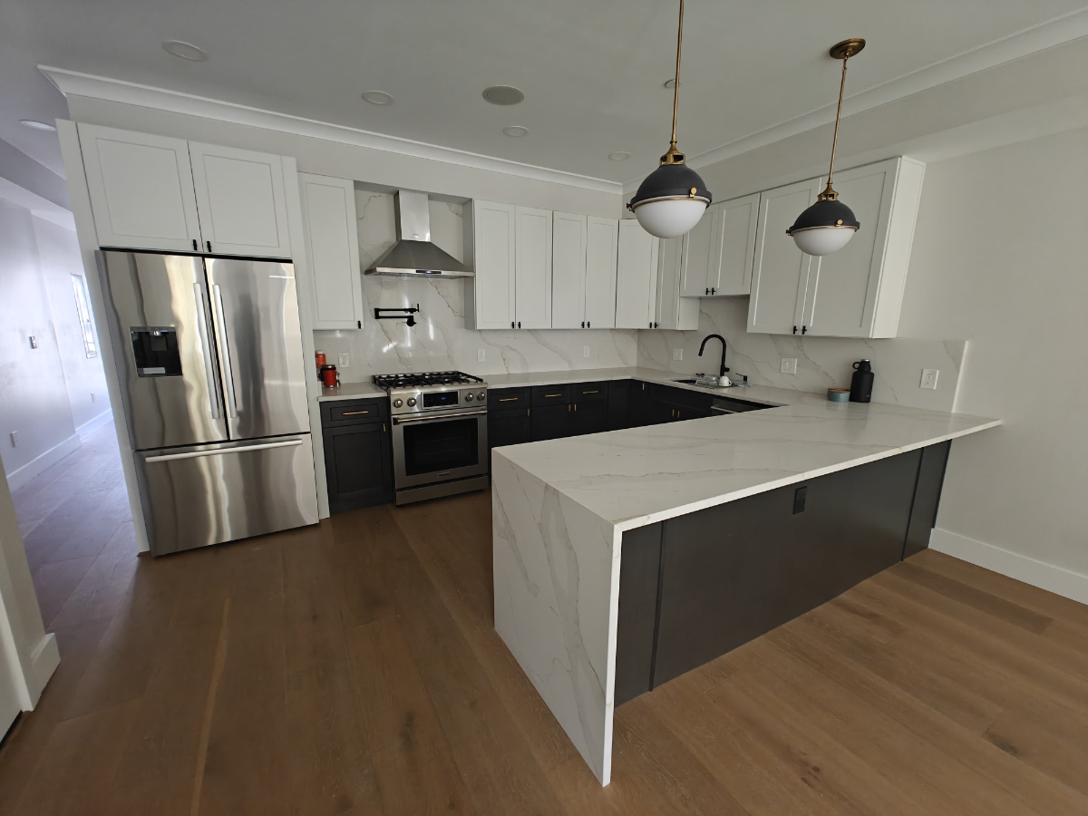 Chic New 4 Bed/4.5 Bath Duplex - Photo 3