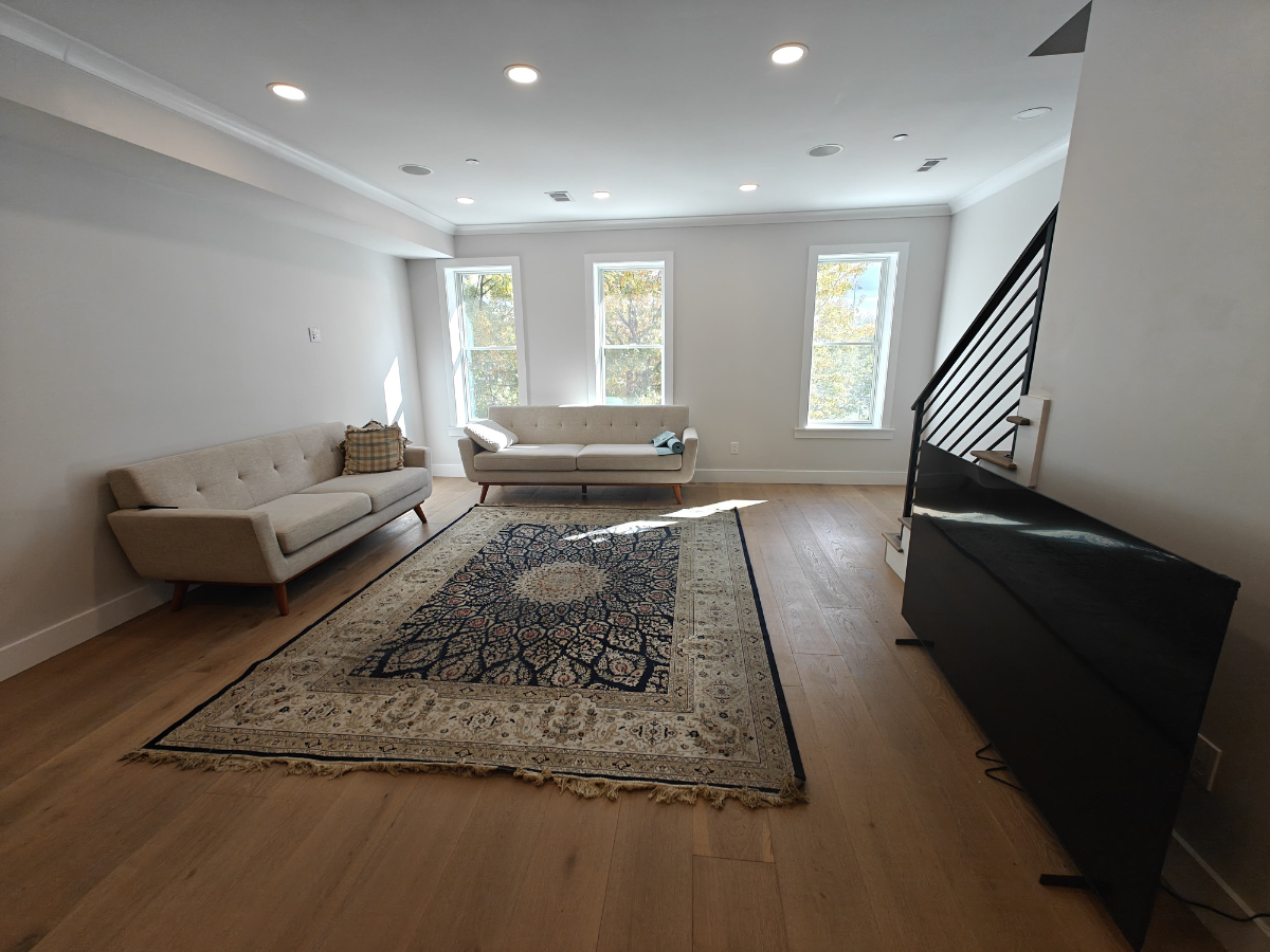 Chic New 4 Bed/4.5 Bath Duplex - Photo 4