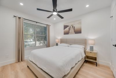 Modern 4BR Home. Central Carrollton border Lewisville - Photo 12