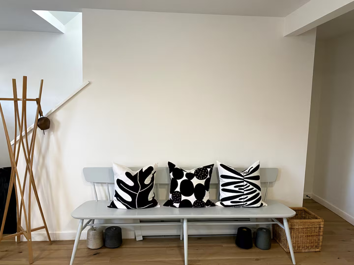 Newly Renovated 3-Bed, 2.5-Bath Home with Modern Interiors, Fenced Yard, and Walkable Village Locati - Photo 4