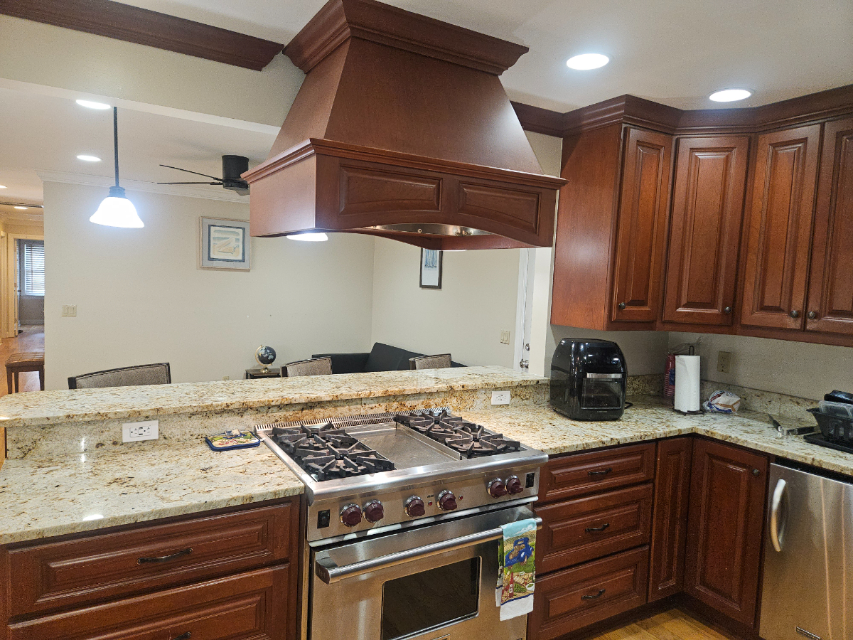 Spacious Furnished Master Suite  Private Bath  Utilities & WiFi Included  Near Lexington Medical - Photo 8