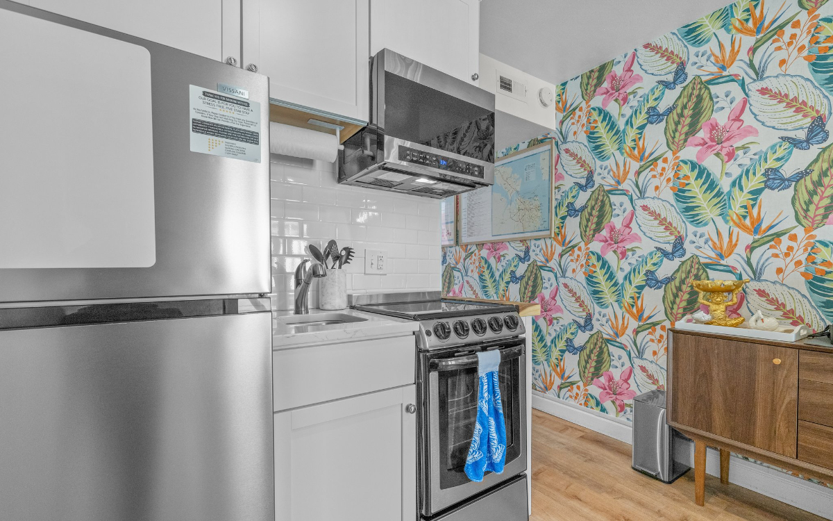 Oceanfront Loft Free Parking & 1 Block from Beach - Photo 5