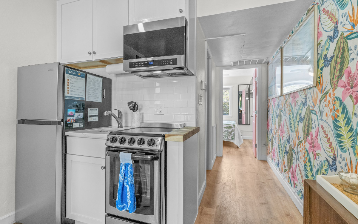 Oceanfront Loft Free Parking & 1 Block from Beach - Photo 4