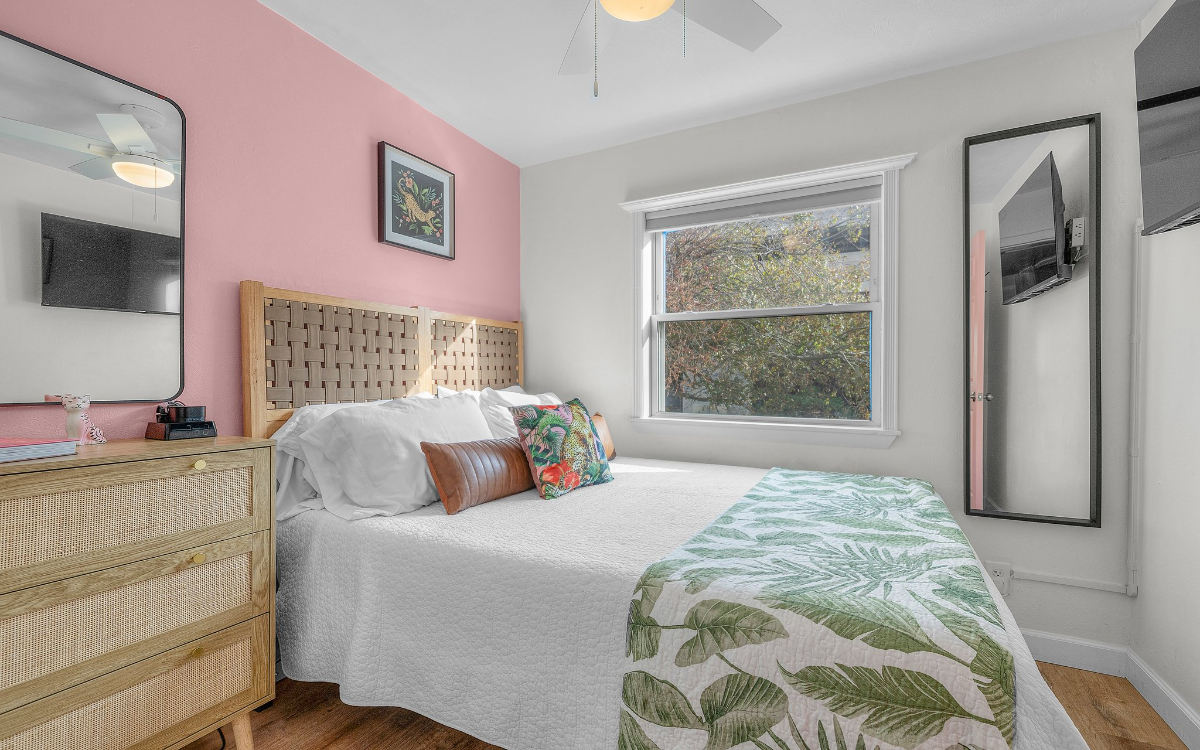 Oceanfront Loft Free Parking & 1 Block from Beach - Photo 10