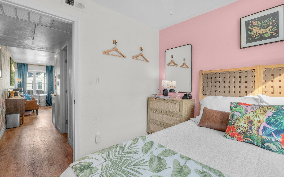 Oceanfront Loft Free Parking & 1 Block from Beach - Photo 12