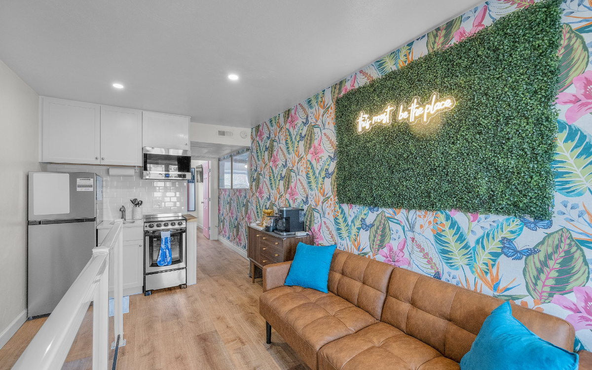 Oceanfront Loft Free Parking & 1 Block from Beach - Photo 7
