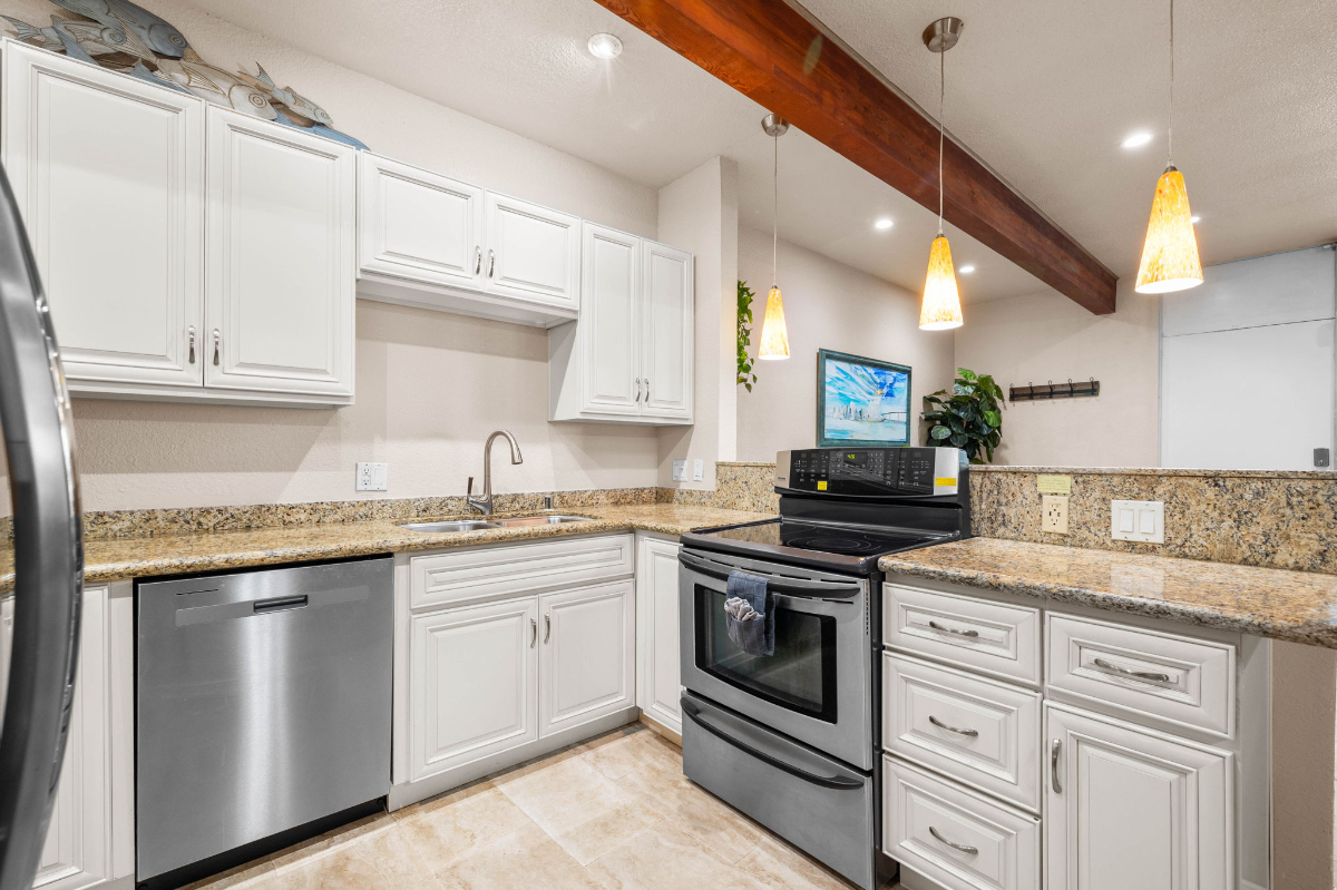 Spacious 1BR Condo w/ Patio, Resort Amenities - Photo 3