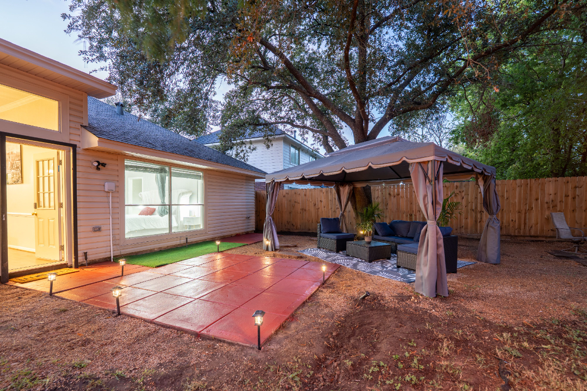 The Cozy Willow is a 3 bedroom , 2 bath house, near West Methodist and Children Hospital - Photo 5