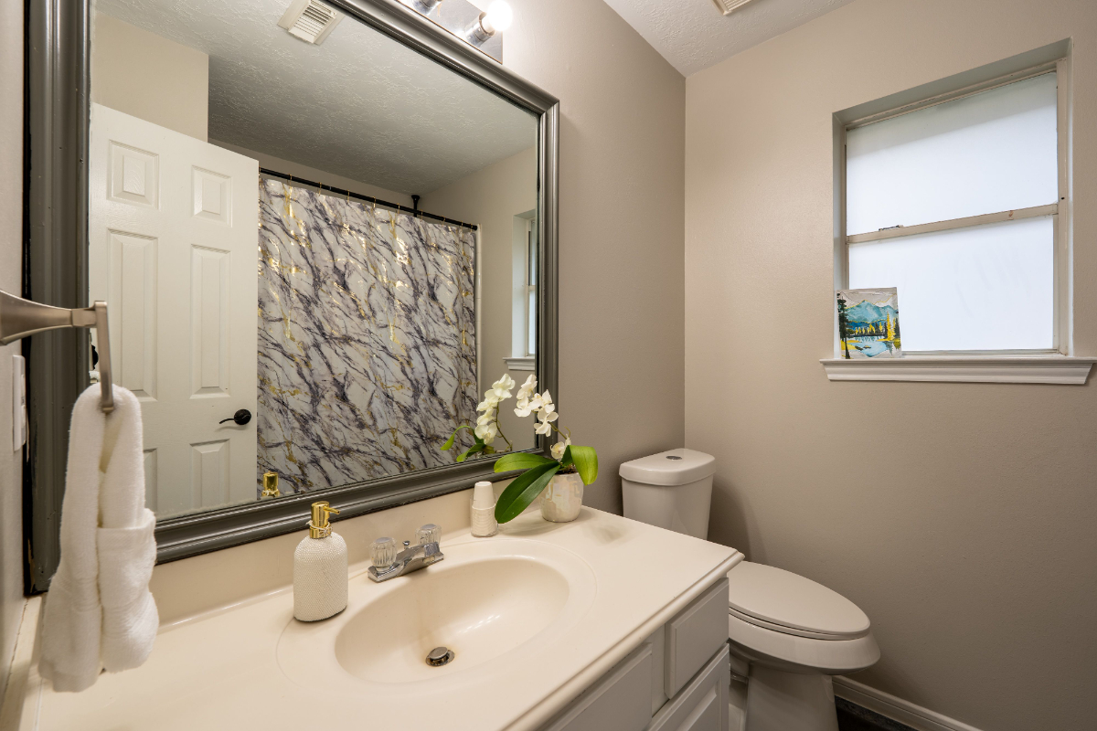 The Cozy Willow is a 3 bedroom , 2 bath house, near West Methodist and Children Hospital - Photo 6