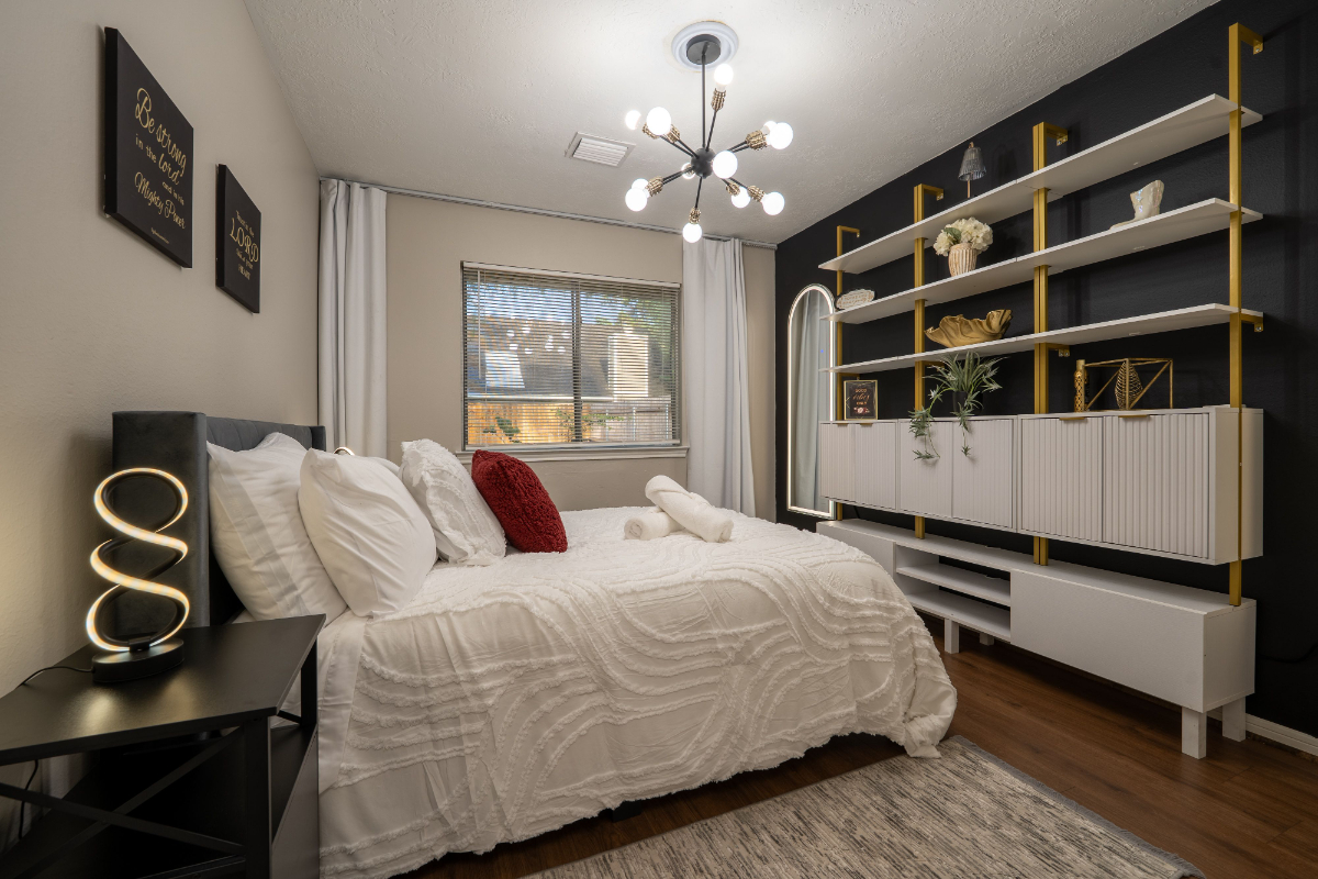 The Cozy Willow is a 3 bedroom , 2 bath house, near West Methodist and Children Hospital - Photo 8