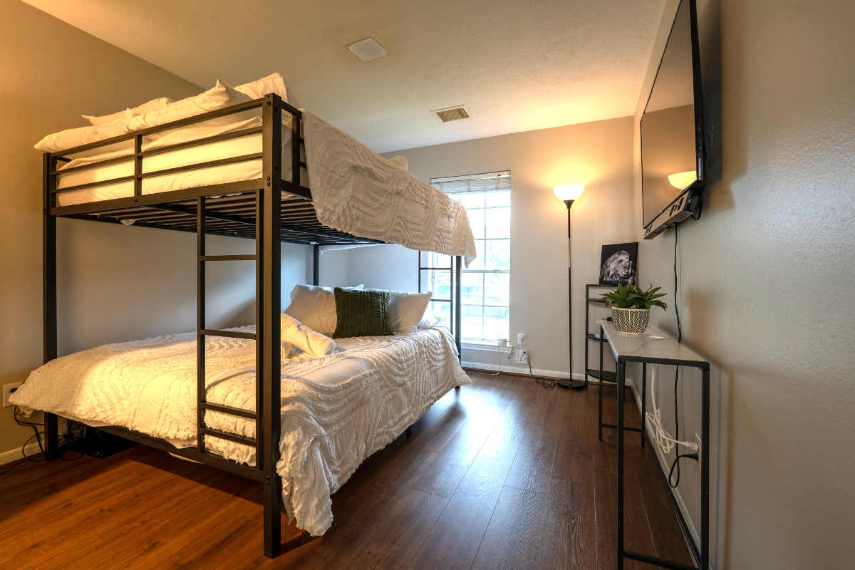 The Cozy Willow is a 3 bedroom , 2 bath house, near West Methodist and Children Hospital - Photo 9
