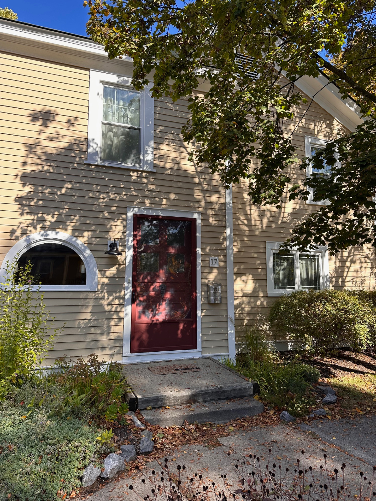 Saratoga (Flexible use) house in quiet neighborhood - Photo 9