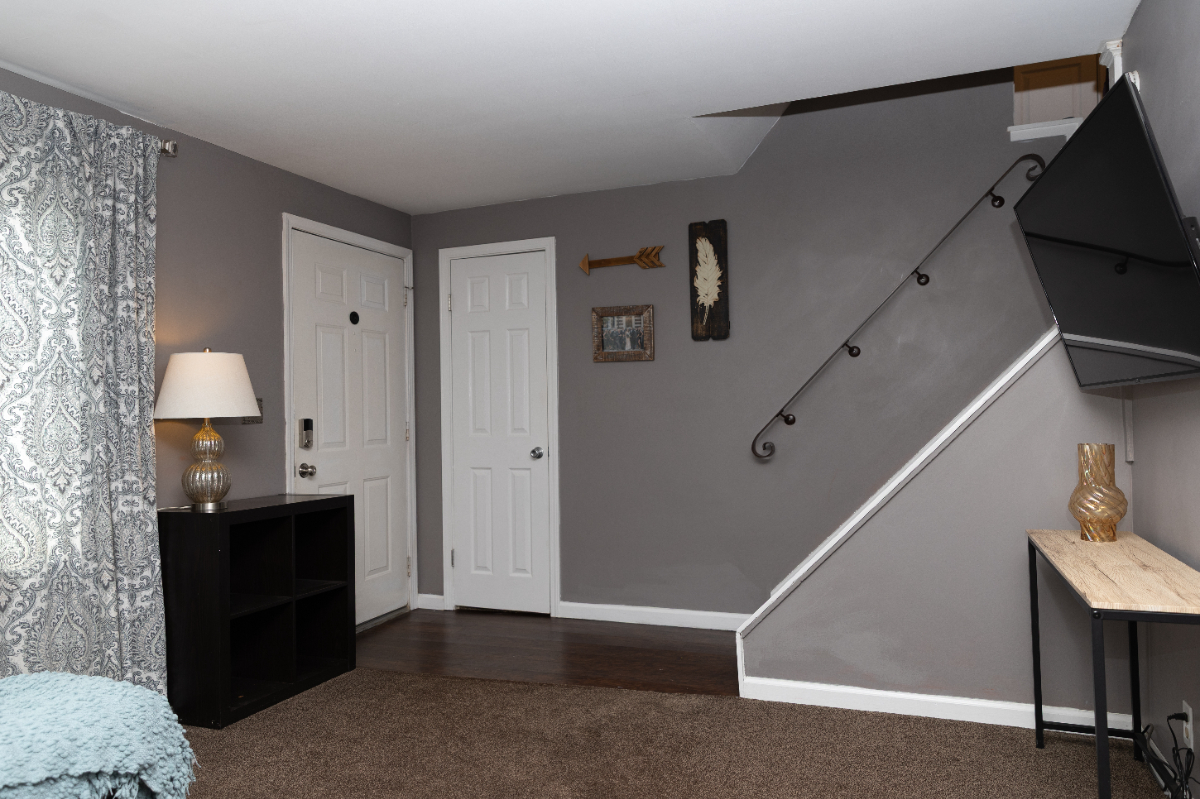 Conveniently located - Photo 3