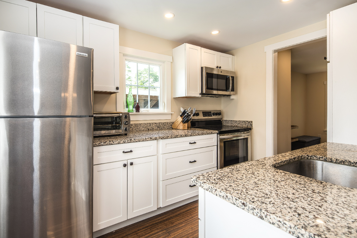 Charming, updated home in quiet Rutland neighborhood - Photo 11