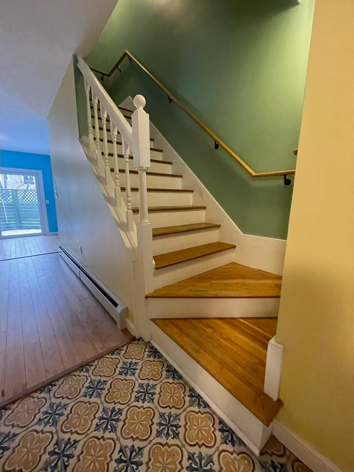 Fullly Furnished, Modern Condo, Central Location, Close to Work and Amenities - Photo 7