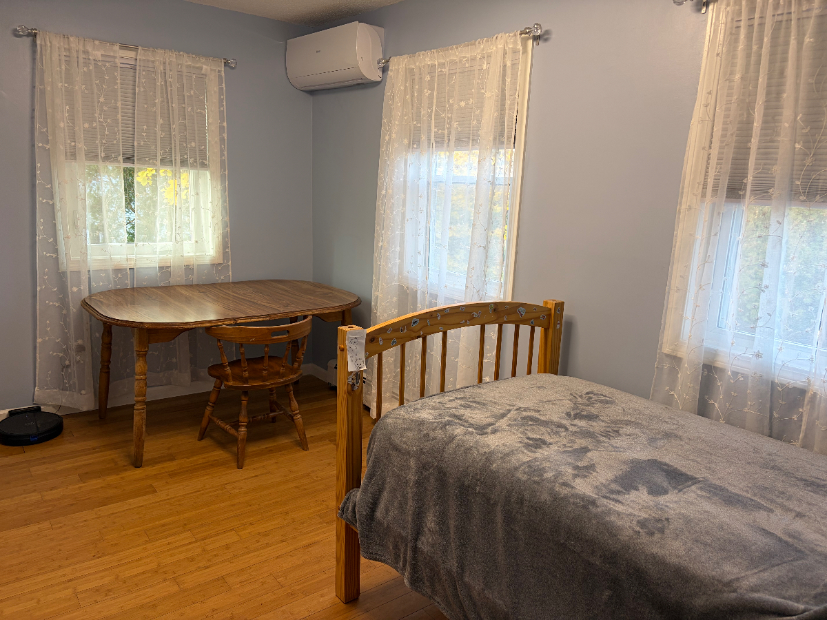 Fullly Furnished, Modern Condo, Central Location, Close to Work and Amenities - Photo 10