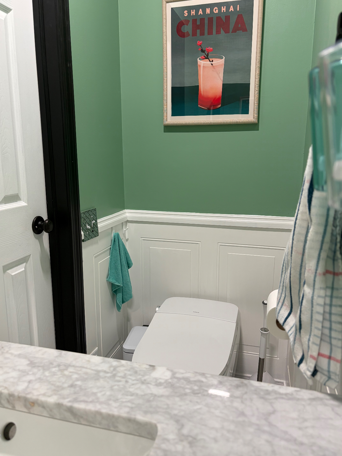 Fullly Furnished, Modern Condo, Central Location, Close to Work and Amenities - Photo 4