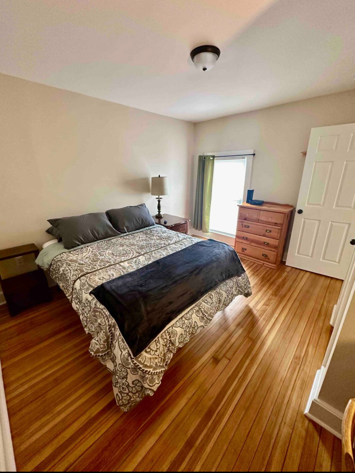 Walk to Hospital and Downtown Glens Falls - 2bd/1ba Apartment - Photo 2