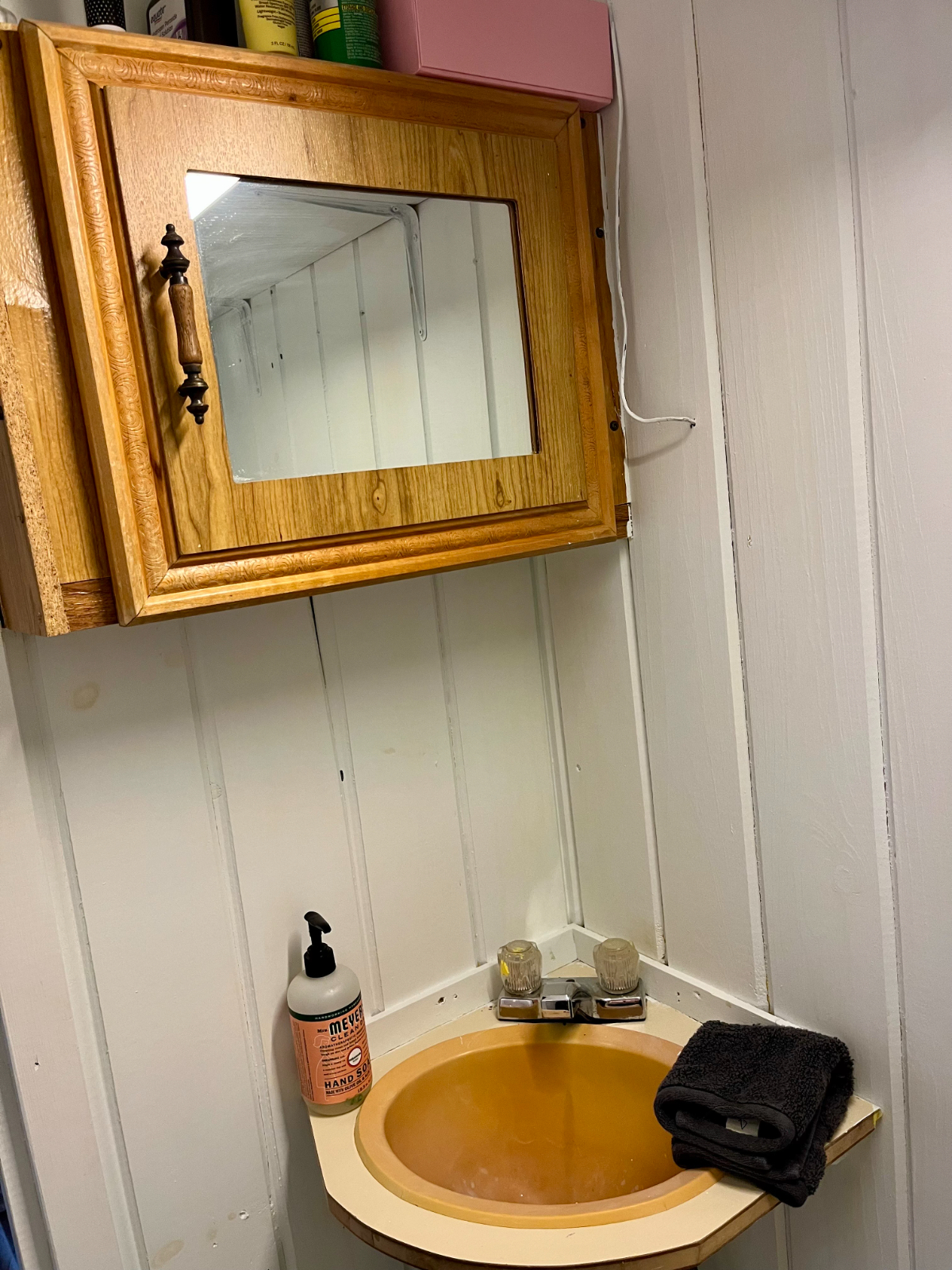 Charming Two-Story Cabin Retreat - Fully Equipped, Utilities Included & Scenic Access to Hiking and - Photo 5